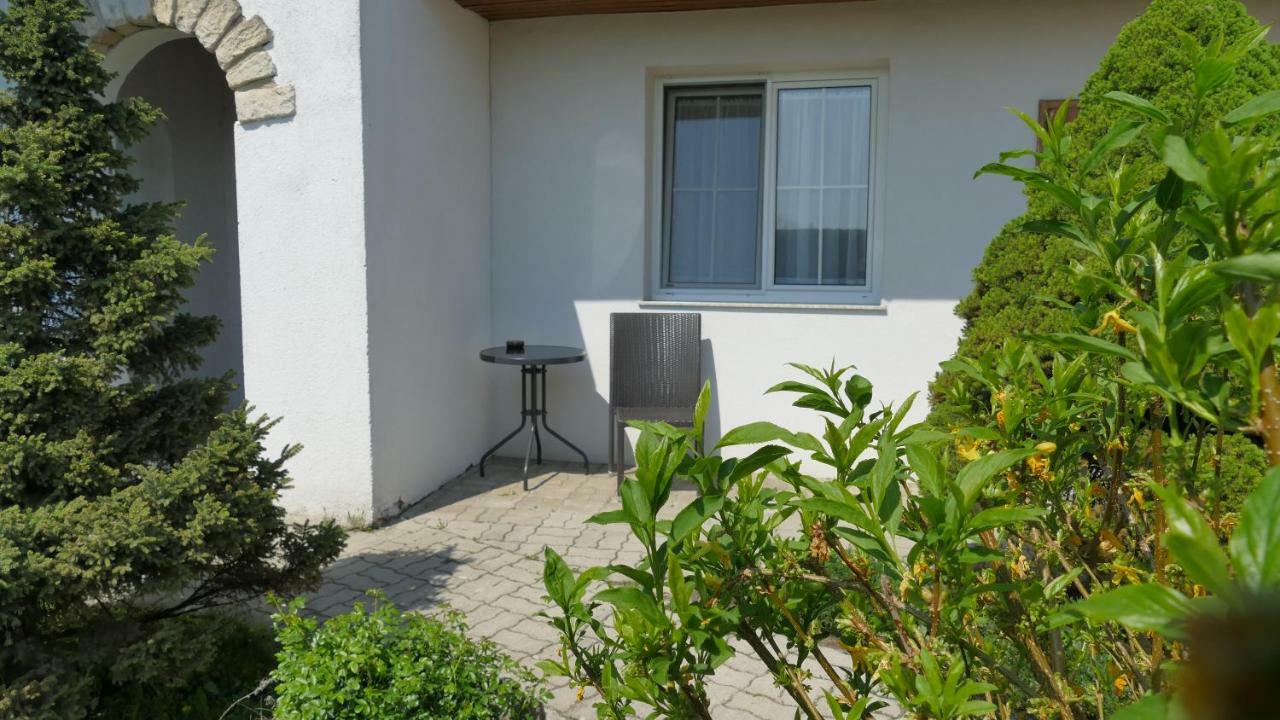 Gaestehaus Fischbach Jois Esterno foto